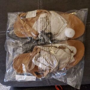 Womens size 8 sandals street wear society